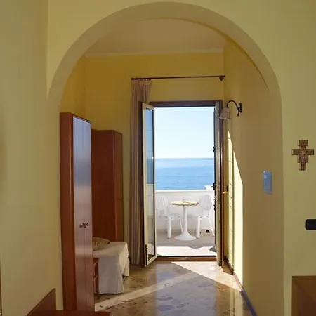 Bed & Breakfast Mare E Sole Urso 4*