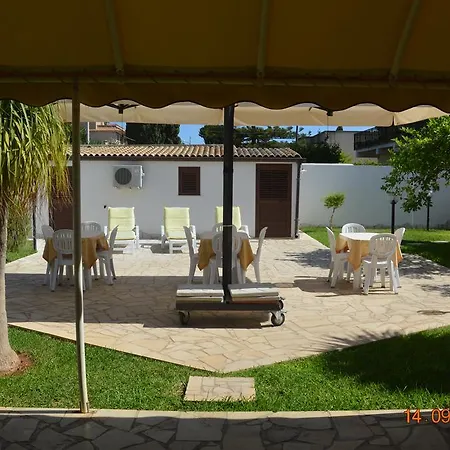 Alojamento de Acomodação e Pequeno-almoço Mare E Sole Urso 4*